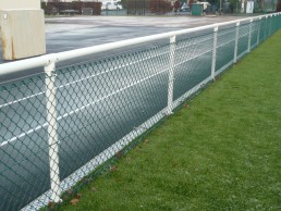 Main courante avec grillage